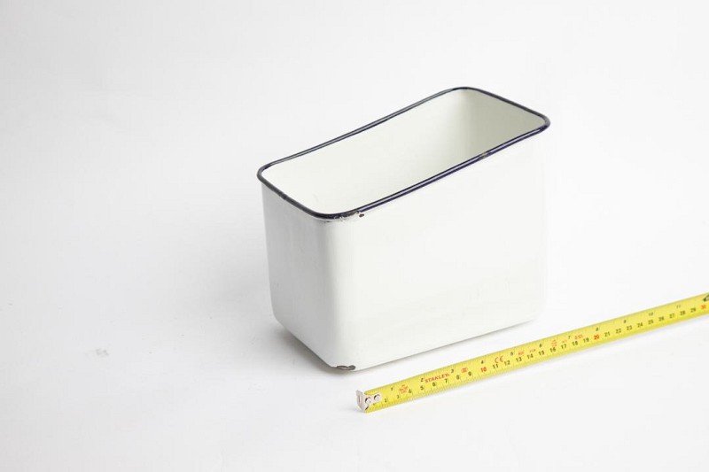 Container Sloped Rectangular in Enamel Medium 